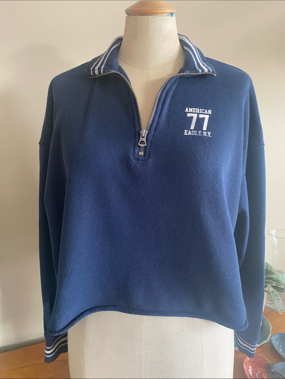 American Eagle blue cropped half-zip sweatshirt. Loose fit. XXS💙🩵🤍